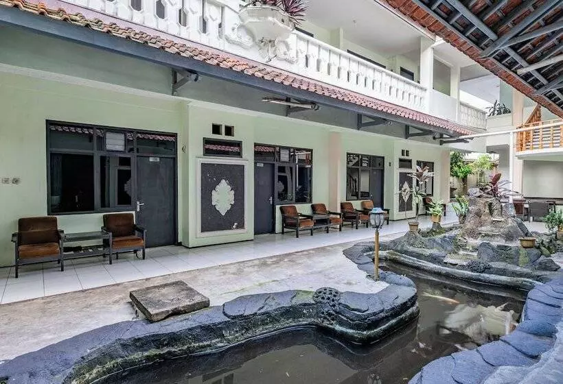 Capital O Hotel Abadi