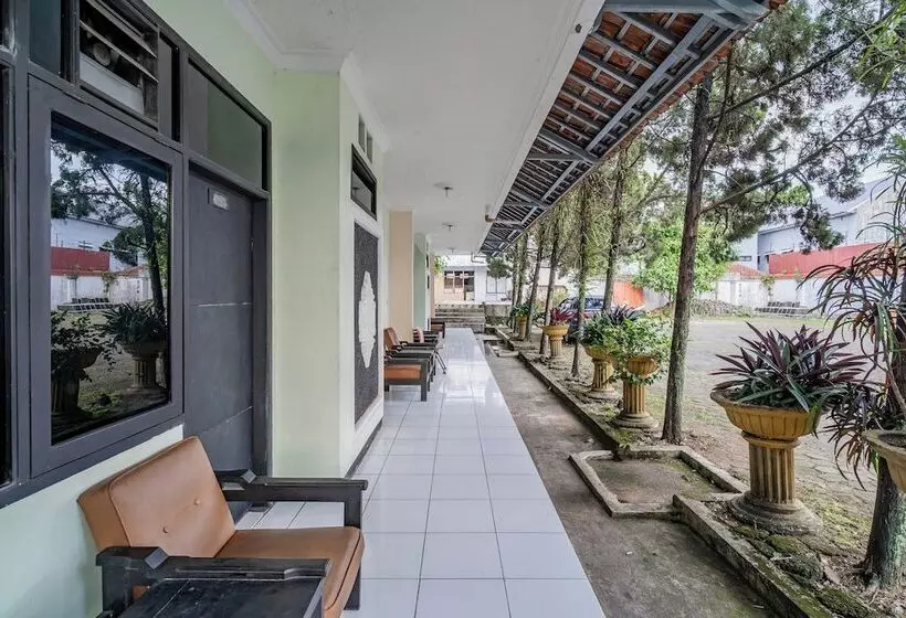 Capital O Hotel Abadi