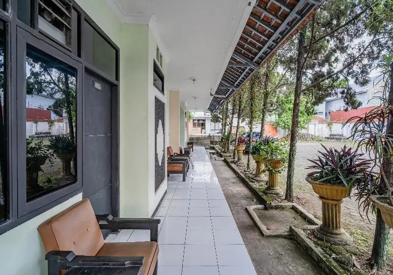 Capital O Hotel Abadi
