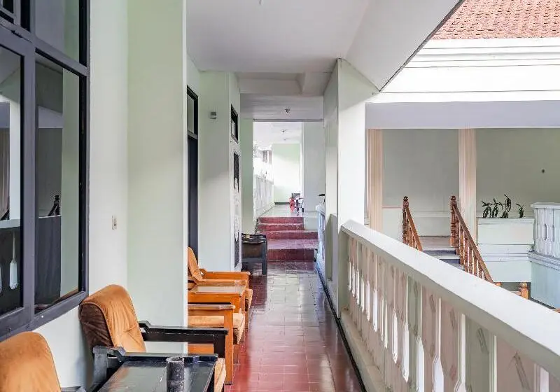 Capital O Hotel Abadi