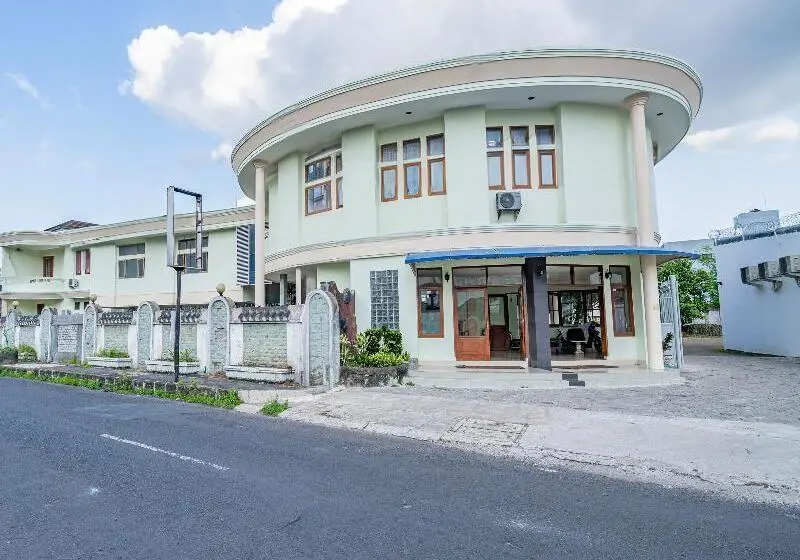 Capital O Hotel Abadi