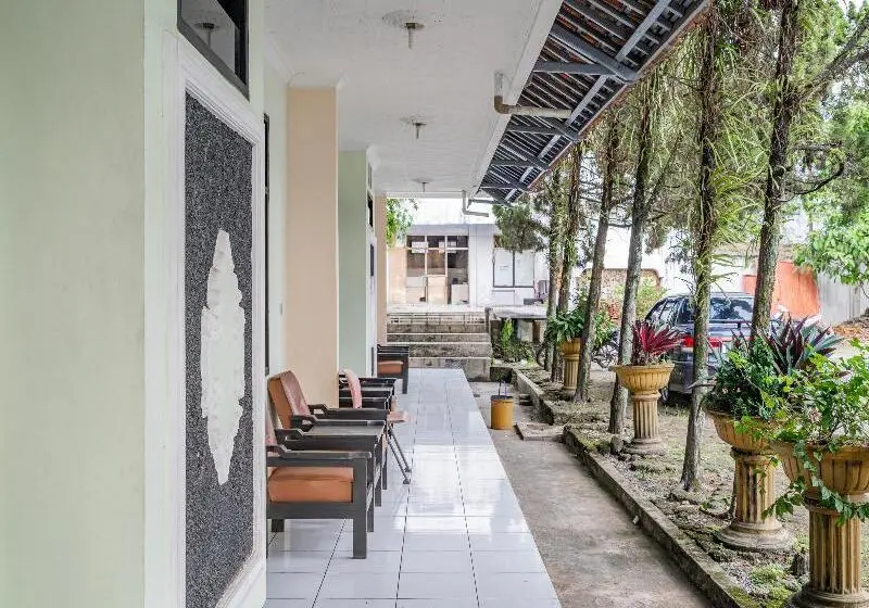 Capital O Hotel Abadi
