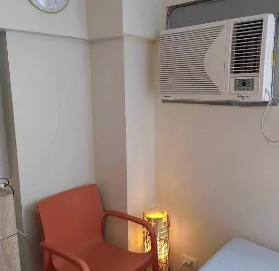 Coal Family Room With Fast Internet