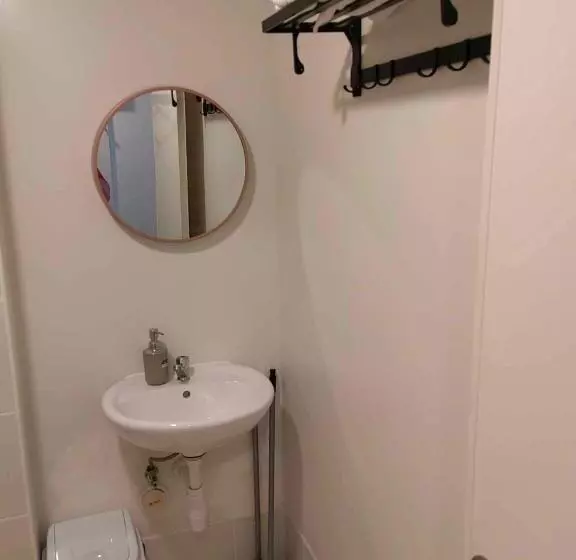 Coal Family Room With Fast Internet