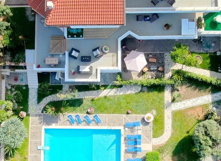 ベッドアンドブレックファースト Elimar Villa & Pool