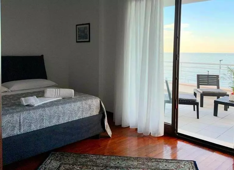 ベッドアンドブレックファースト Elimar Villa & Pool