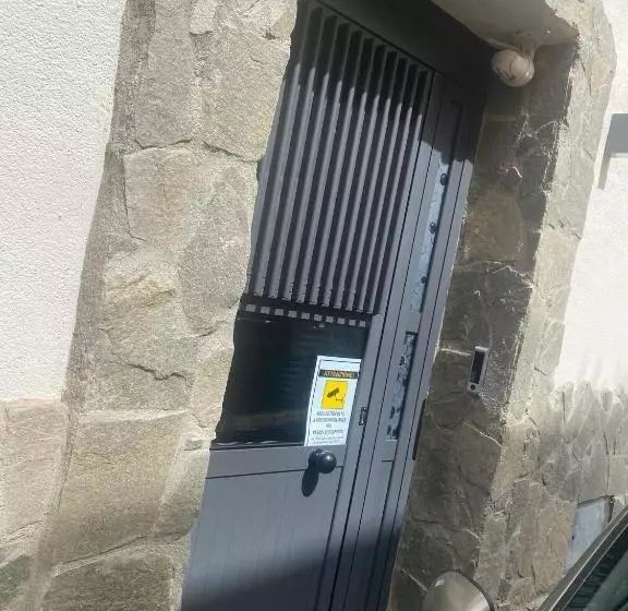 تختخواب و صبحانه Room V 1944