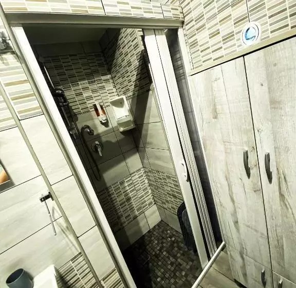 تختخواب و صبحانه Room V 1944