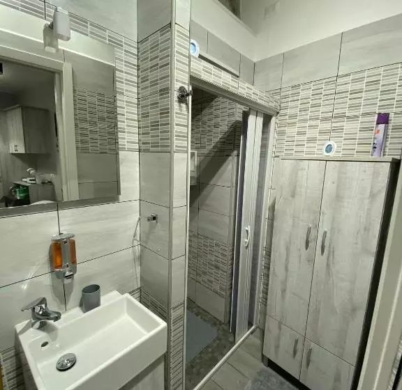 تختخواب و صبحانه Room V 1944