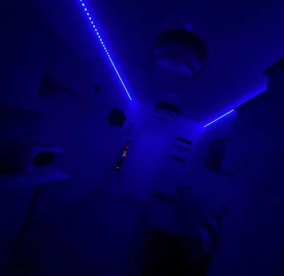 تختخواب و صبحانه Room V 1944