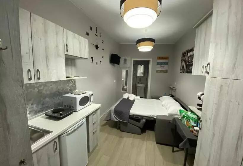 تختخواب و صبحانه Room V 1944