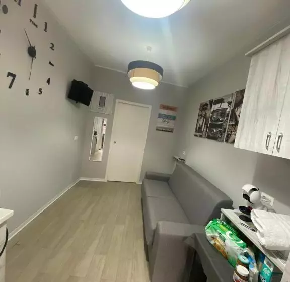 تختخواب و صبحانه Room V 1944