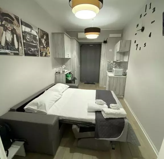 تختخواب و صبحانه Room V 1944