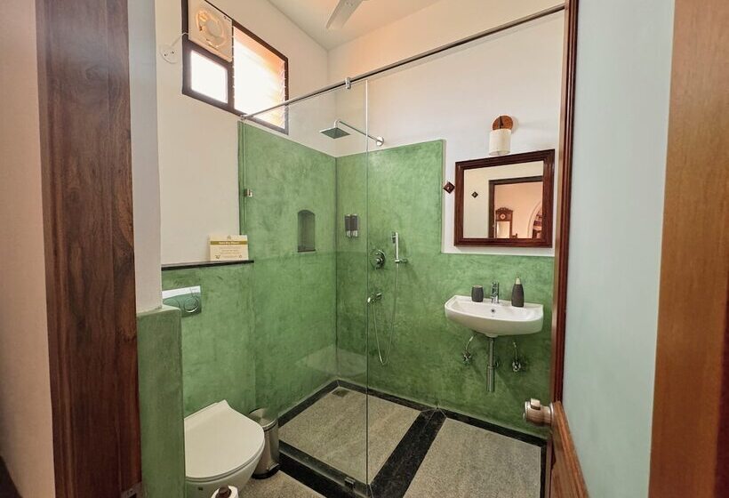 בית מלון כפרי La Plage Seaview Suites