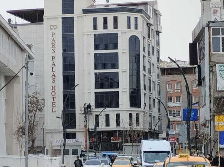 Hotel Pars Palas