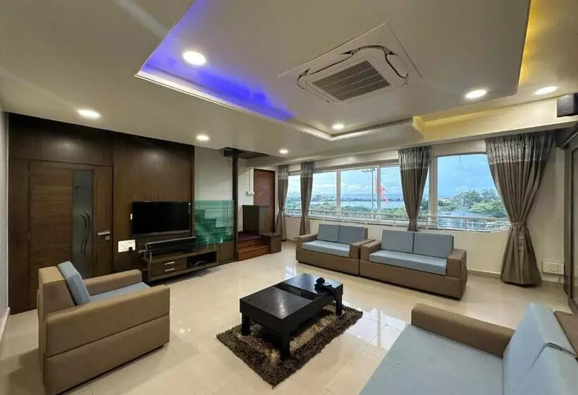 Hotelli Siddharth Lake View Penthouse