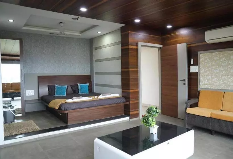 Hotelli Siddharth Lake View Penthouse