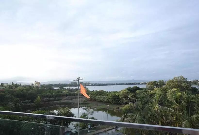 Hotelli Siddharth Lake View Penthouse
