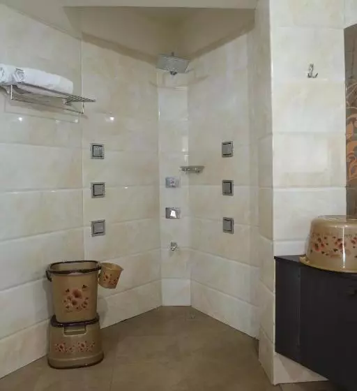 Hotelli Siddharth Lake View Penthouse