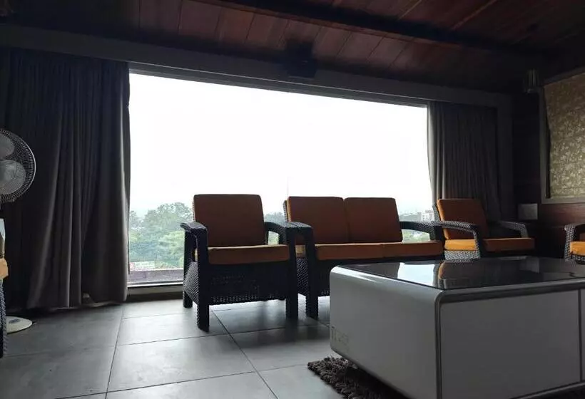 Hotelli Siddharth Lake View Penthouse