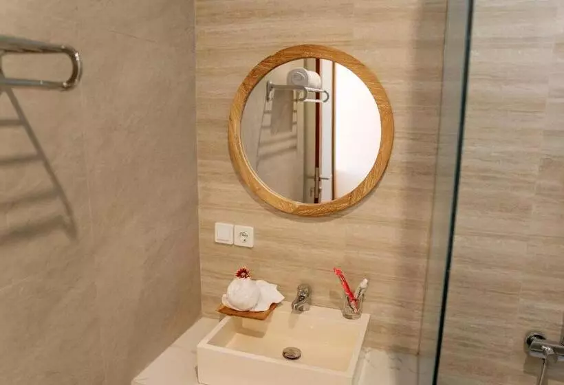 Majatalo Bali Made Escape