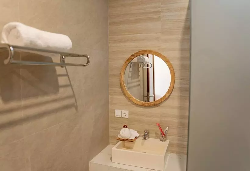 Majatalo Bali Made Escape