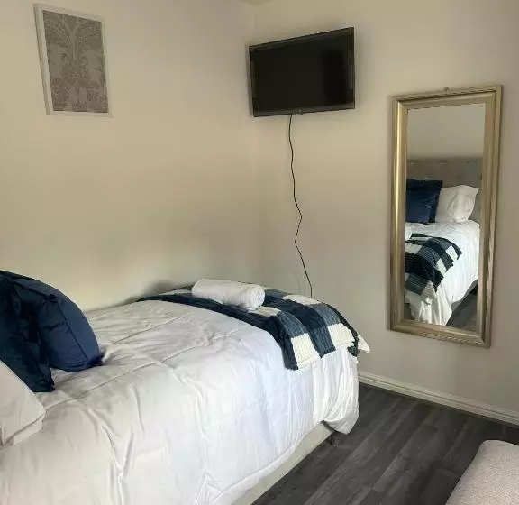 Majatalo Lavish 3 Story House With Full Of Comfort