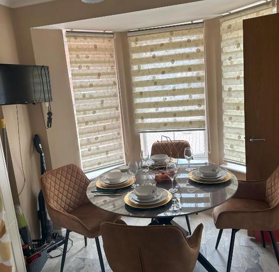 Пансион Lavish 3 Story House With Full Of Comfort