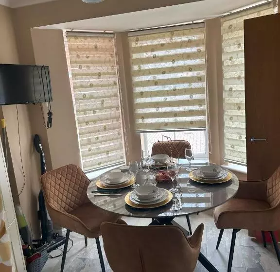 Majatalo Lavish 3 Story House With Full Of Comfort