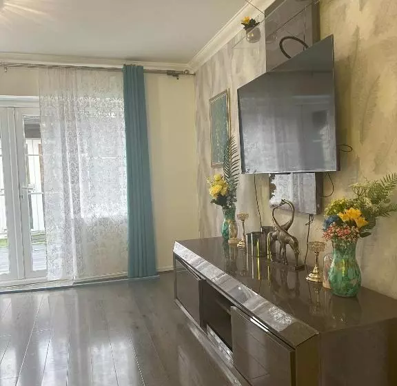 Majatalo Lavish 3 Story House With Full Of Comfort