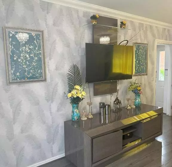 Majatalo Lavish 3 Story House With Full Of Comfort