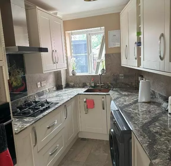 Majatalo Lavish 3 Story House With Full Of Comfort