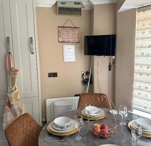 Majatalo Lavish 3 Story House With Full Of Comfort