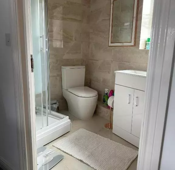 Majatalo Lavish 3 Story House With Full Of Comfort