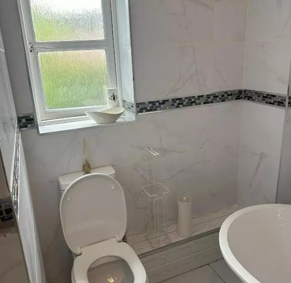 Majatalo Lavish 3 Story House With Full Of Comfort