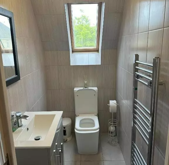 Majatalo Lavish 3 Story House With Full Of Comfort