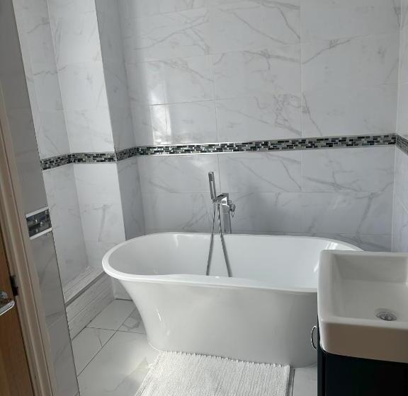 Пансион Lavish 3 Story House With Full Of Comfort