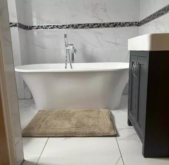 Majatalo Lavish 3 Story House With Full Of Comfort