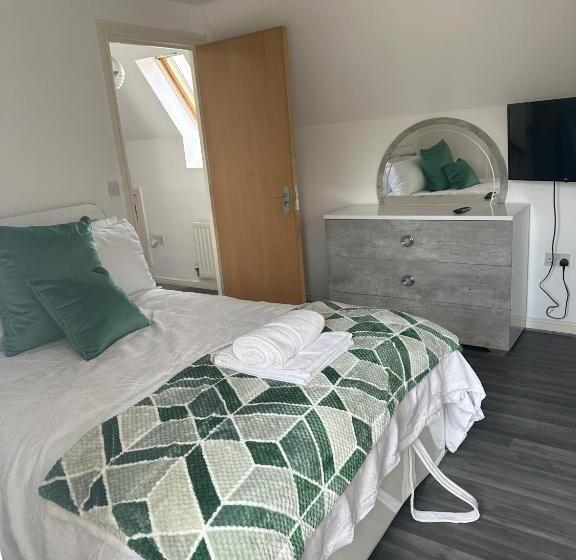 Пансион Lavish 3 Story House With Full Of Comfort