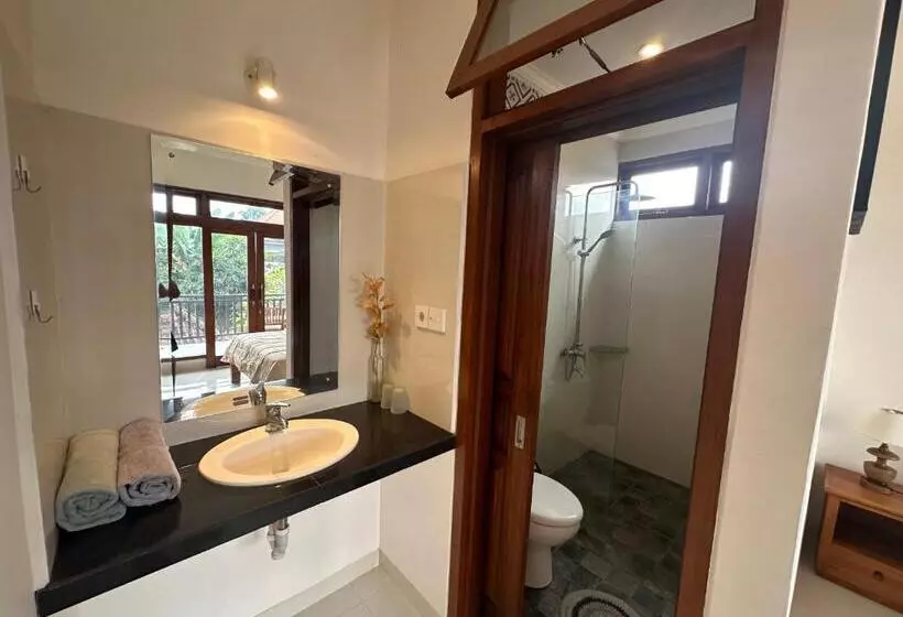 ペンション Naeera Guest House