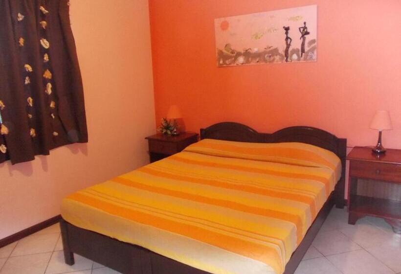 تختخواب و صبحانه Casa Comba