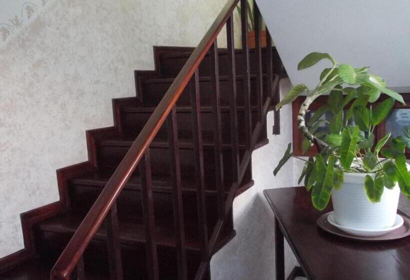 تختخواب و صبحانه Casa Comba