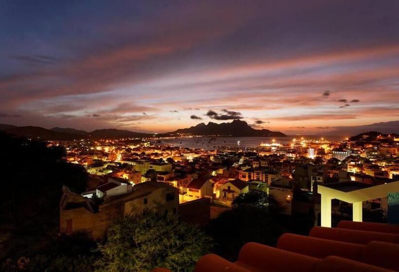 تختخواب و صبحانه Casa Comba