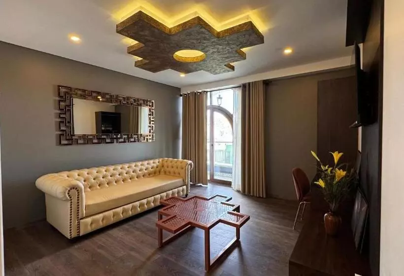 هتل Illampu Art Boutique