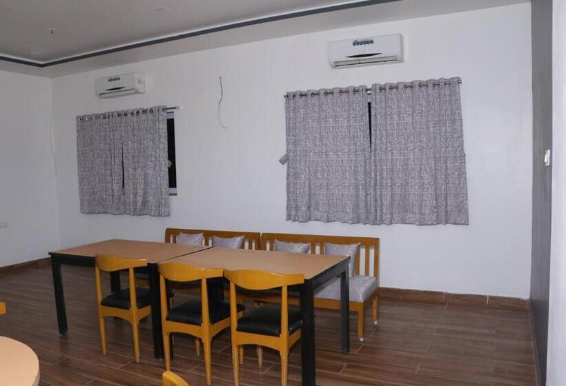 ホテル Parivar Comfort Luxury Rooms