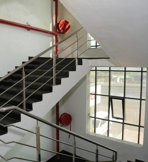 ホテル Parivar Comfort Luxury Rooms