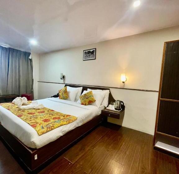 בית מלון כפרי Royal Suites Walkin Distance Prem Mandir