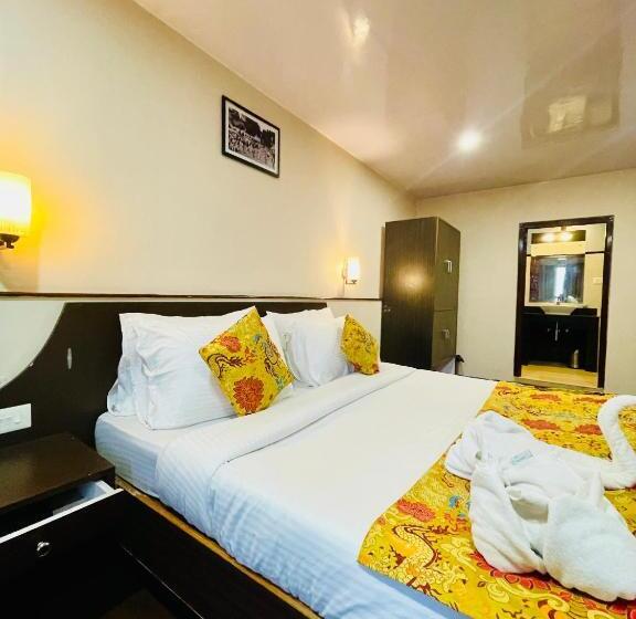 בית מלון כפרי Royal Suites Walkin Distance Prem Mandir