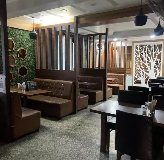 Hotelli Vrinda Sarovar