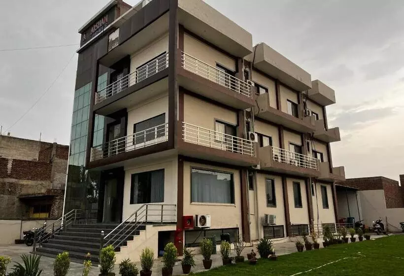 Hotelli Vrinda Sarovar